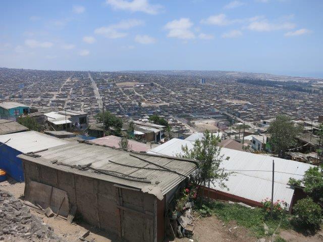 villa-salvador-lima-shantytown-slum-mountain-poverty-peru-39